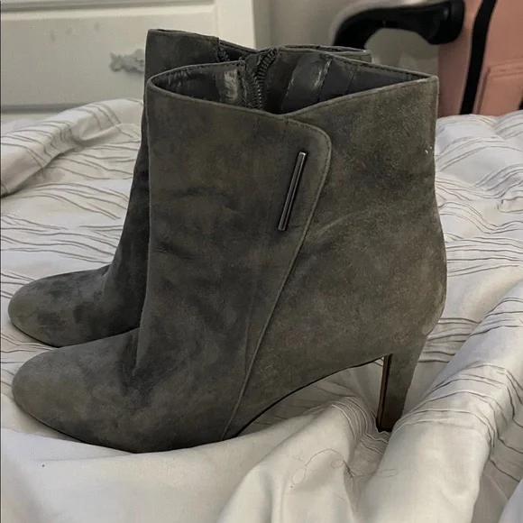 Vince Camino. Chic Gray Suede Heeled Boots - Picture 2 of 7
